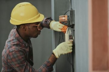 Hire a Professional Electrician in Birmingham to Build Best Homes